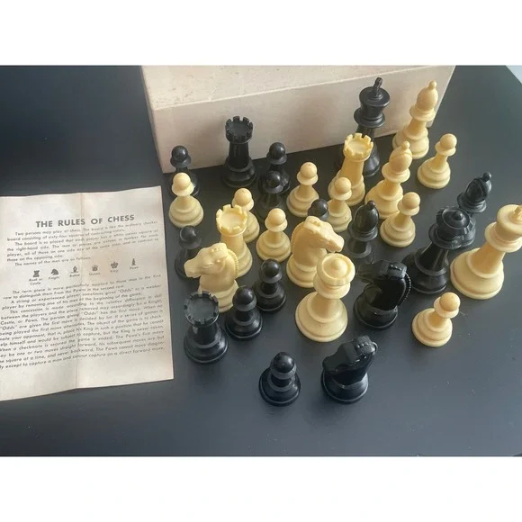 00480 - VTG Milton‎ Bradley 32 Plastic Chess Men Staunton Design 3 1/8 Inch King - Picture 5 of 8